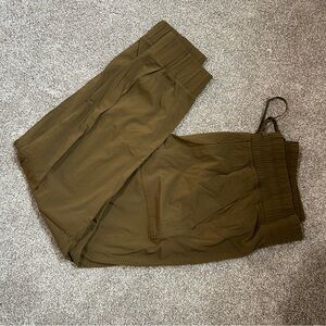 Eddie Bauer Women’s Brown Cargo Pants